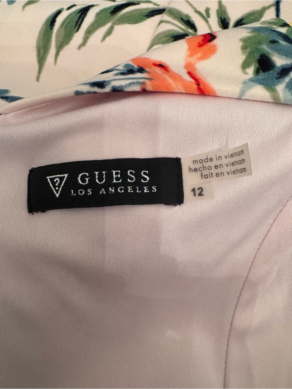 GUESS - Picture 9 of 11